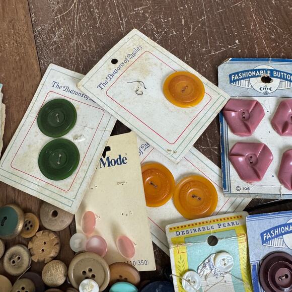 True Vintage Bakelite Celluloid Plastic Button Variety Bundle LOT 13 ounces - Picture 5 of 13